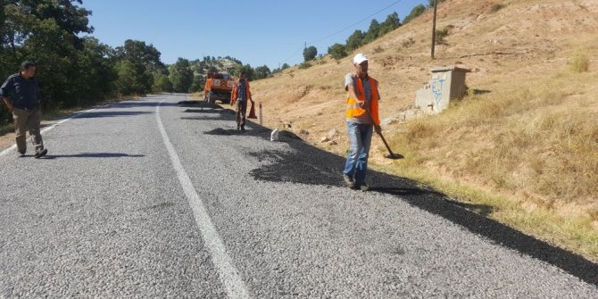 Karayolları ekiplerinden yol bakım çalışmaları