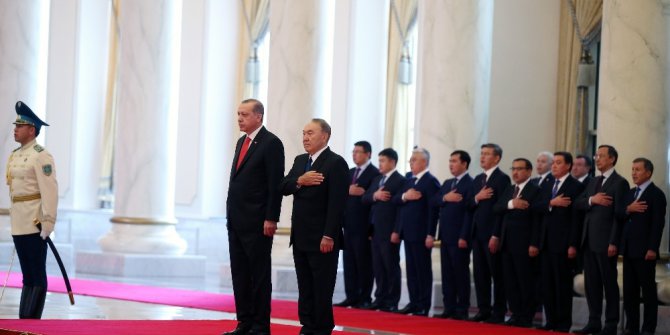 Cumhurbaşkanı Erdoğan Kazakistan’da resmi törenle karşılandı