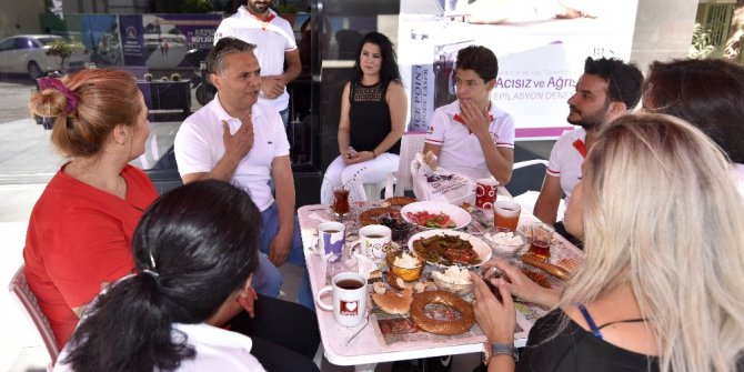 Uysal, esnafla buluşmaya devam etti