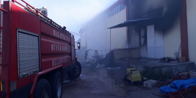 Fabrika yangını büyümeden kontrol altına alındı