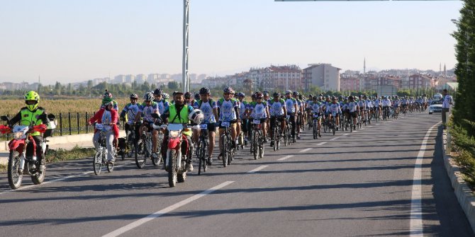 Beyşehir Gölü etrafında bisiklet turu başladı