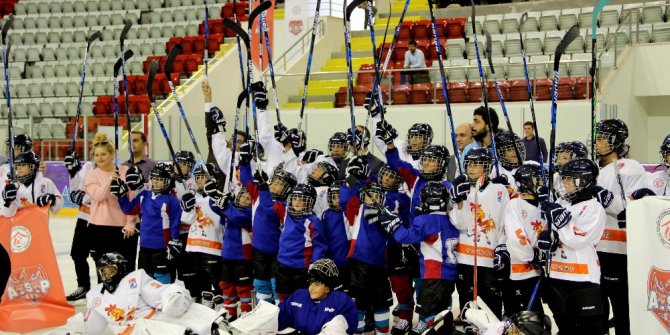 ASP’den Erzurum’da ’Buz Hokeyi Gençlik Gelişim Kamp Programı’
