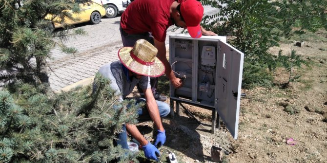 Çaldıran’da ışıklandırma çalışması