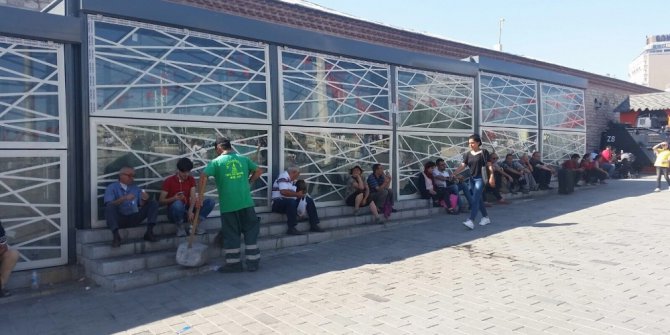 Taksim’de vatandaşların sıcakla imtihanı