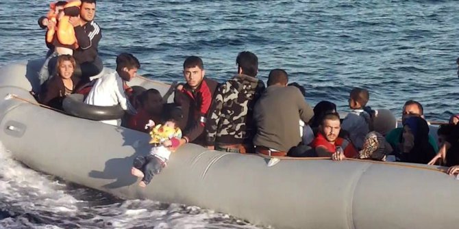 40 göçmen denizde nefes kesen operasyon sonucu yakalandı