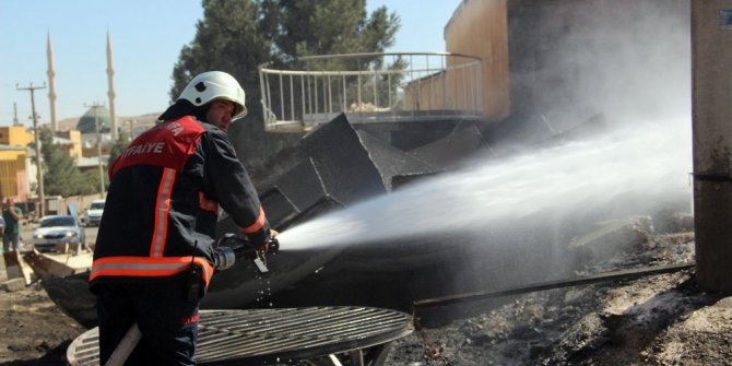 Hurda dükkanında çıkan yangın güçlükle söndürüldü
