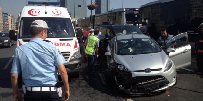 Mecidiyeköy’de zincirleme kaza: 1’i ağır 5 yaralı
