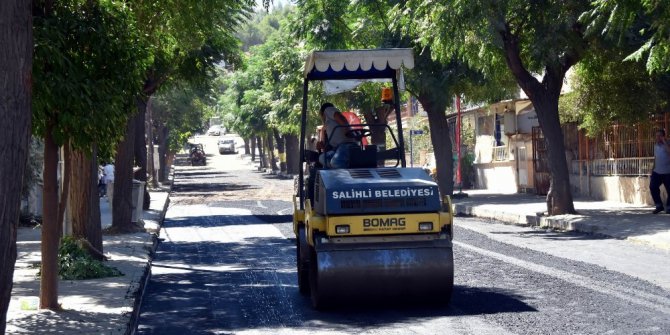 Salihli’de asfalt çalışmalarına devam ediliyor