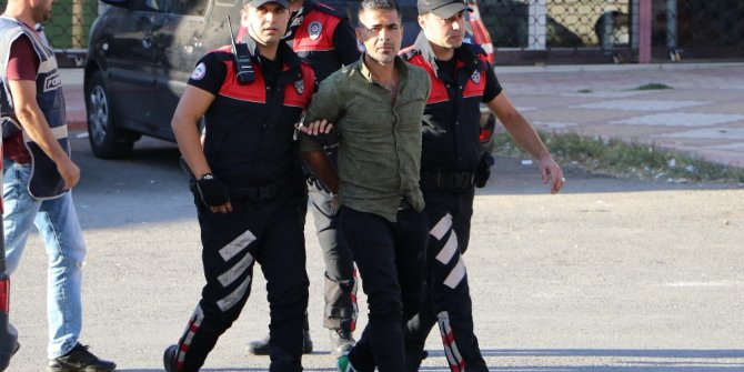 Mezarlık ziyaretine gelenleri soydu