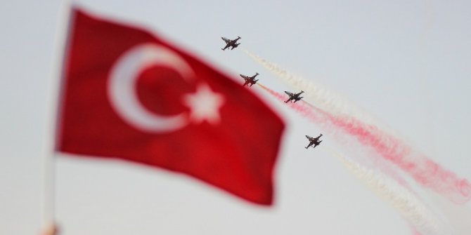 Türk Yıldızları İzmir’de nefes kesti