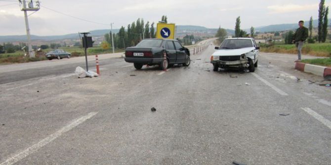 Bigadiç’te Trafik Kazası: 3 Yaralı