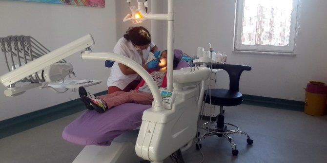 Zihinsel engelli minik Meryem için engel tanımayan diş tedavisi
