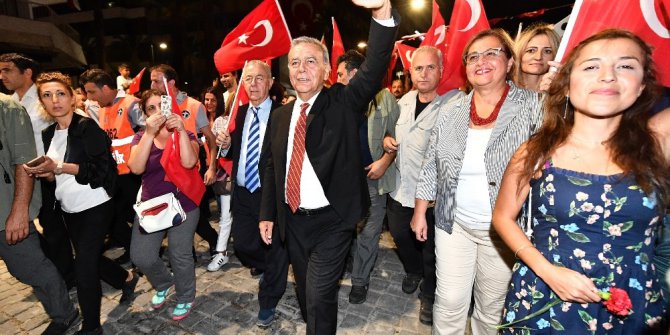 İzmir’de fener alayı coşkusu