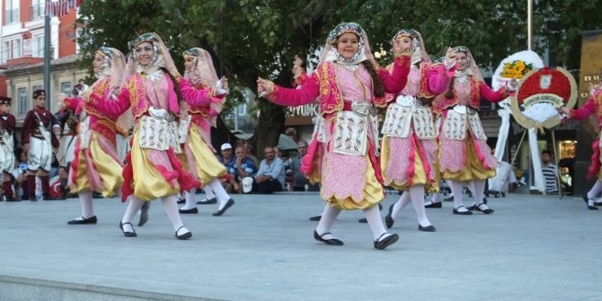 Burhaniye’de festival coşkusu