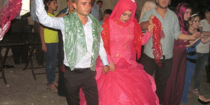 Kına gecesi protokol ve vatandaşları buluşturdu