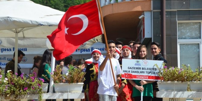 Biber acı, dostluk tatlı