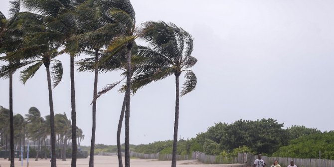 ABD’de beklenilen kasırga etkisini göstermeye başladı