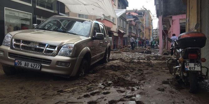 Beşikdüzü’nde Yağmur Ve Sel Suları Çekilince Selin Boyutları Ortaya Çıktı