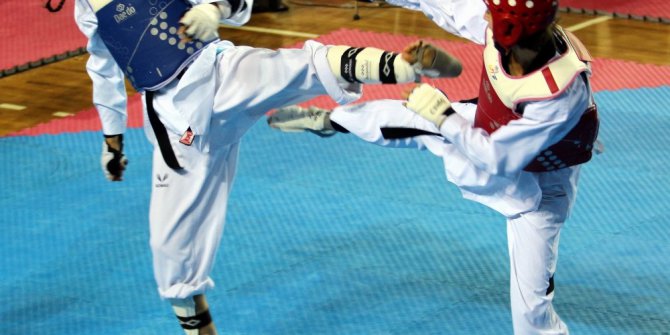 Türkiye Gençler Taekwondo Şampiyonası nefes kesiyor