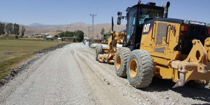 Gürpınar’da yol yapım çalışması