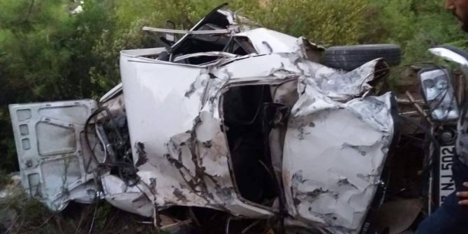 Otomobil uçuruma yuvarlandı: 2 ölü, 2 ağır yaralı