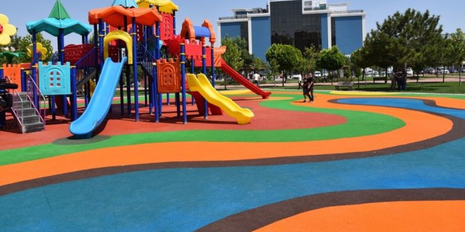 Selçuklu’da çocuk parkları renkleniyor