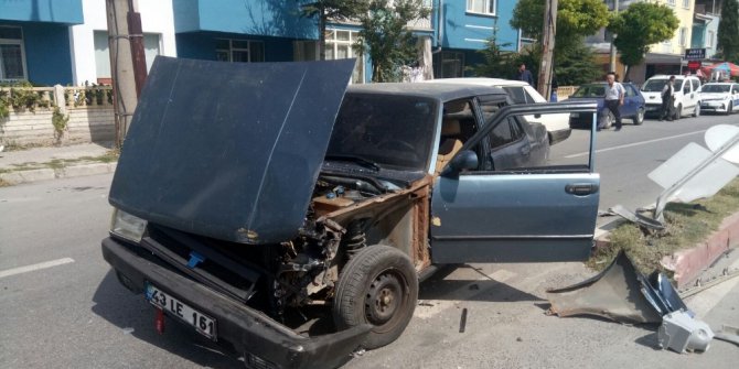 Kütahya’da 2 otomobil çarpıştı: 4 yaralı