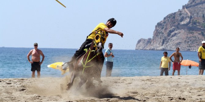 Plajda atlı cirit heyecanı sona erdi