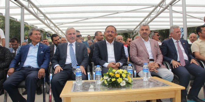 Önce tokalaştılar sonra atıştılar