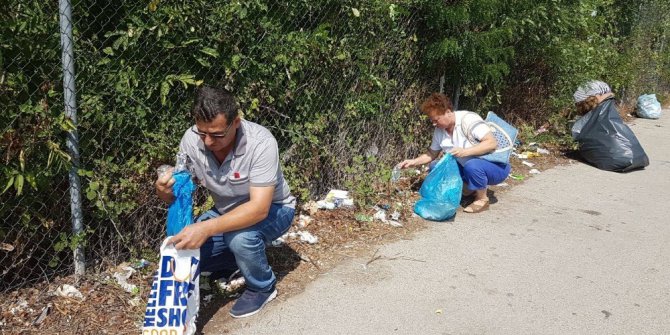 Gönüllüler bu kez de gurbetçilerin çöplerini temizledi
