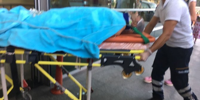 Minibüsün lastiği patladı: 12 yaralı