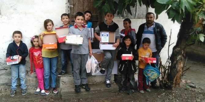 Yukarızeytin Derneğinden Öğrencilere Ayakkabı