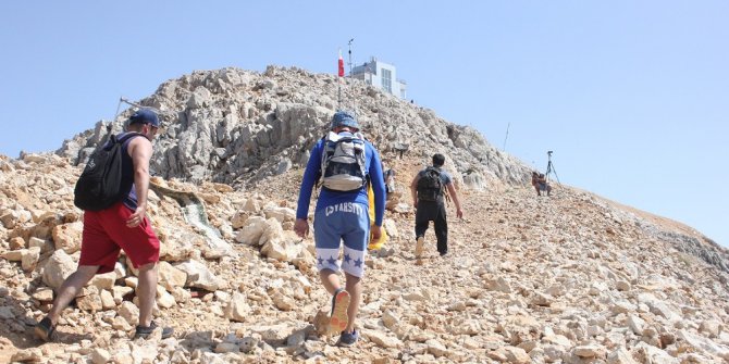 Antalya’da 7 ülkenin vatandaşlarından Rusya-Ukrayna krizine karşı “Barış Yürüyüşü”