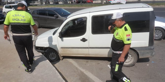 Epilepsi nöbeti geçiren sürücü kaza yaptı: 1 yaralı