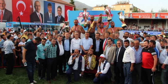 Elmalı Güreşleri’nde Başpehlivan Orhan Okulu