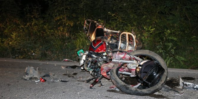 Motosiklet ile otomobil çarpıştı: 1 ölü