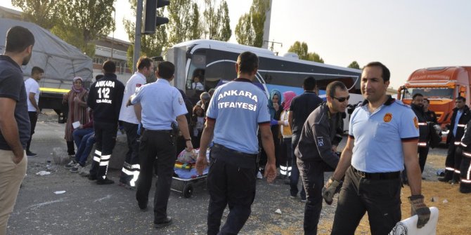 Başkent’te yolcu otobüsü mısır yüklü tıra çarptı