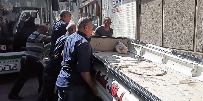 Trafiği felç eden araca yaptıkları şok etti