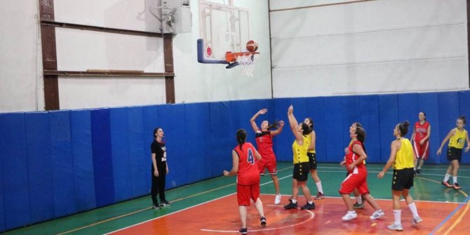 Böbrek hastası Fadime için gösteri maçı yaptılar