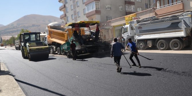 Palandöken Belediyesi’nde asfalt sezonu bitmiyor