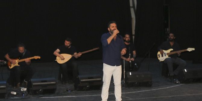 Tarık Akan Sevdiği Şarkılarla Anıldı