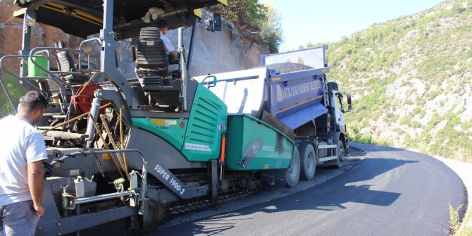 Sugözü’nde sıcak asfalt çalışması devam ediyor