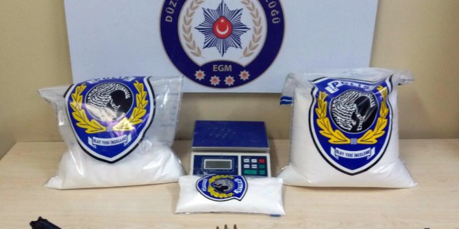 Çalıştıkları fabrikadan uyuşturucu yapımında kullanılan maddeyi çaldılar