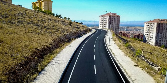 2 kilometrelik asfalt çalışmasında 6 bin ton malzemesi kullandı