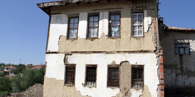 Yozgat’ta 2 asırlık konak zamana direniyor