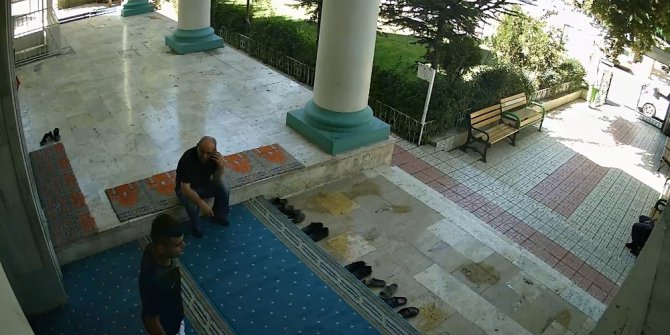 Camide namazın ilk rekatını kılıp hırsızlık yaptı