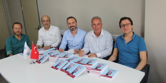 Özel İmperial Hastanesi’nde Cevat Ocak’a imza töreni