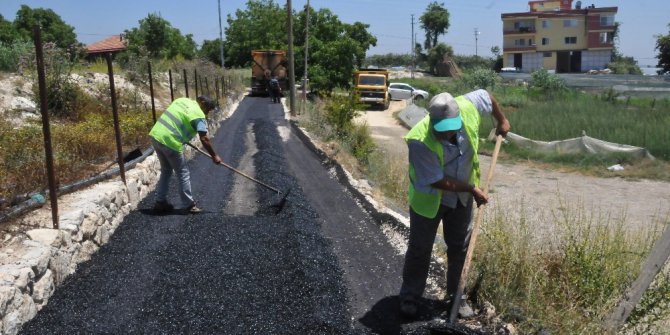 Erdemli’de asfaltlama çalışmaları sürüyor