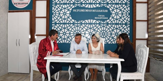 Yeni nikah salonunda ilk nikah