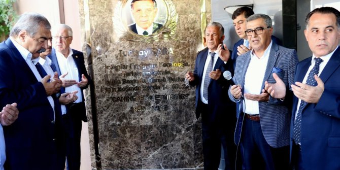 Fabrikasında yanarak ölen iş adamı için anıt yapıldı